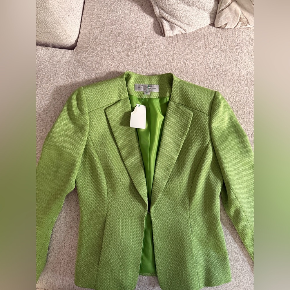 TAHARI Womens Blazer size 2P